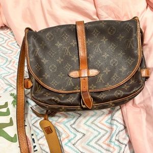 Authentic Louis Vuitton saumur 30